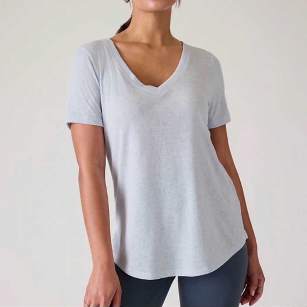 Athleta Breezy Scoop V-Neck Tee snowfall blue size small